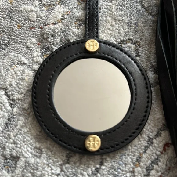 Tory Burch Hobo Bag with detachable mirror and charm. NEVER USED!!!!! 🔥🔥♥️♥️♥️